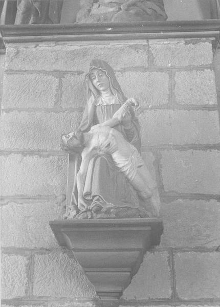 groupe sculpté : Vierge de Pitié, vue générale
