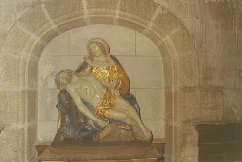 groupe sculpté : Vierge de Pitié, vue générale