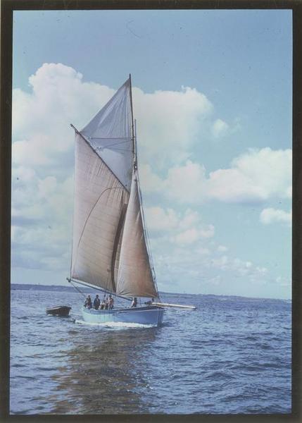 bateau de pêche, bateau de plaisance (sloop coquillier) dit Saint Guénolé, vue générale - © Ministère de la Culture (France), Médiathèque du patrimoine et de la photographie (objets mobiliers), tous droits réservés