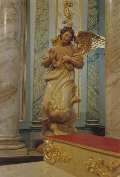 statue du maître-autel : ange adorateur, vue générale