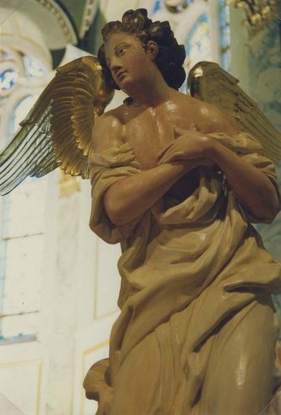 statue du maître-autel : ange adorateur, vue partielle