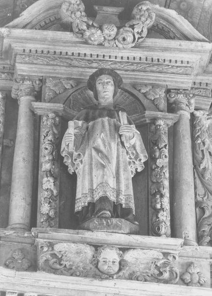 statue du maître-autel : saint Yves, vue générale