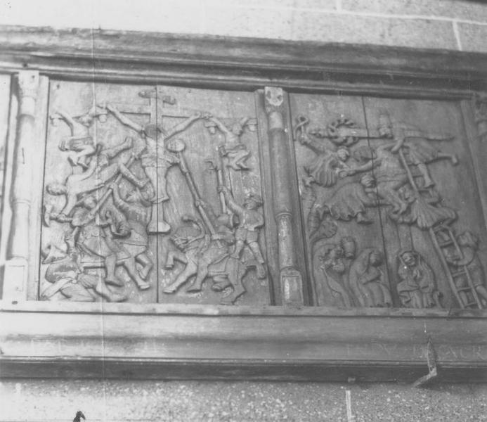 bas-relief, vue partielle :  crucifixion (la), descente de croix (la)