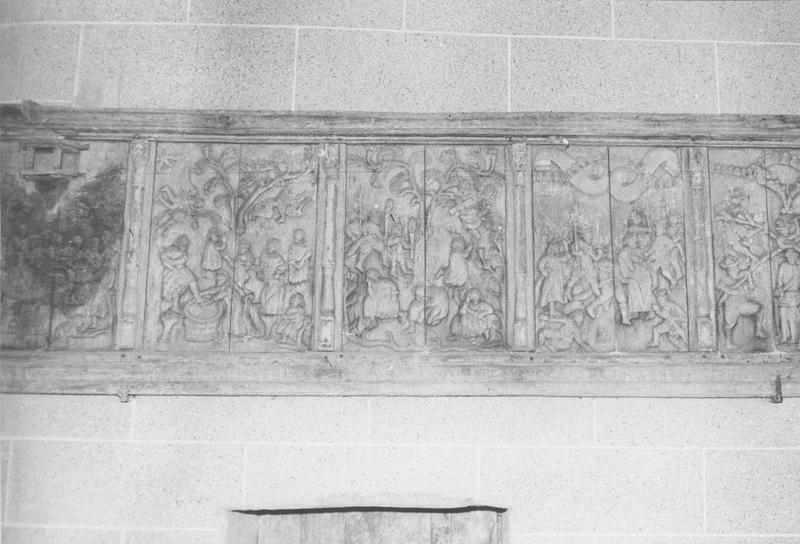 bas-relief : Cène (la), lavement des pieds (le), Jésus à Gethsemani, baiser de Judas (le), couronnement d'épines (le), Portement de croix (le), mise en croix (la), descente de croix (la), mise au tombeau (la), vue partielle