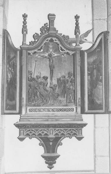 tableau (triptyque) : crucifixion (la), Simon le Cyrénéen aidant Jésus à Porter sa croix, Résurrection (la), vue générale