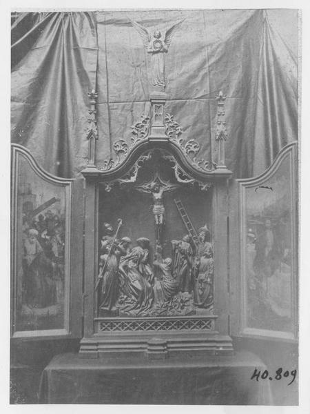 tableau (triptyque) : crucifixion (la), Simon le Cyrénéen aidant Jésus à Porter sa croix, Résurrection (la), vue générale