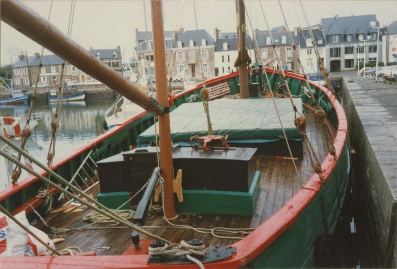 Bateau de charge (gabare) dit le Mad-Atao, vue partielle