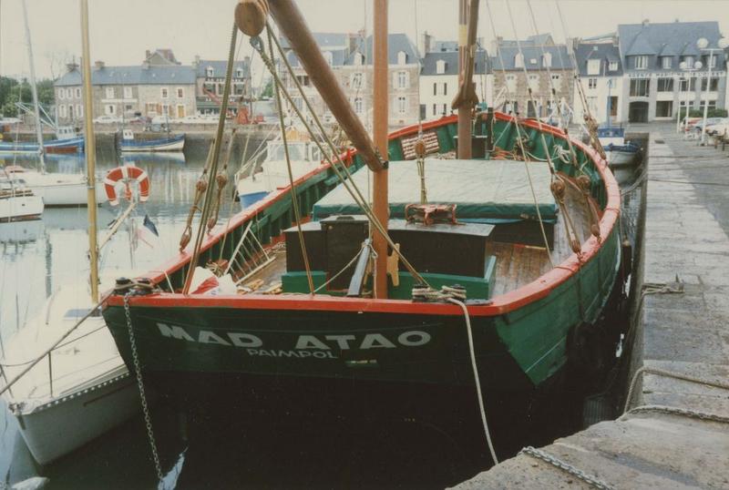 bateau de charge (gabare) dit le Mad-Atao, vue générale