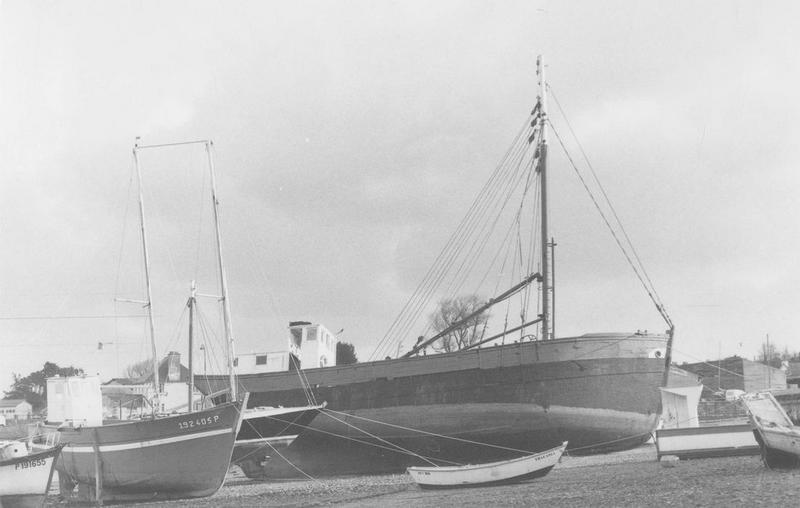 Bateau de charge (gabare) dit le Mad-Atao, vue générale