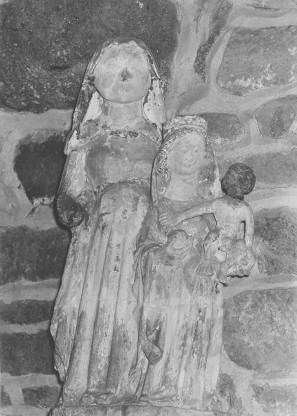 groupe sculpté : sainte Anne, la Vierge et l'enfant, vue générale - © Ministère de la Culture (France), Archives départementales des Côtes-d’Armor, Conservation des antiquités et des objets d’art – Tous droits réservés