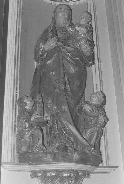 groupe sculpté : Vierge à l'enfant avec anges musiciens, vue générale