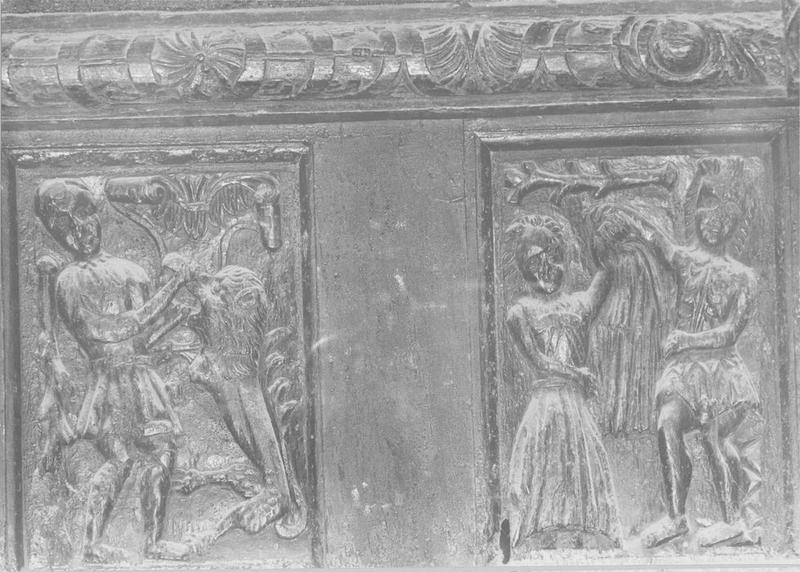 reliefs : Lion de Nemée (le), Déjanire remet à Hercule la tunique de Nessus, vue générale - © Ministère de la Culture (France), Archives départementales des Côtes-d’Armor, Conservation des antiquités et des objets d’art – Tous droits réservés