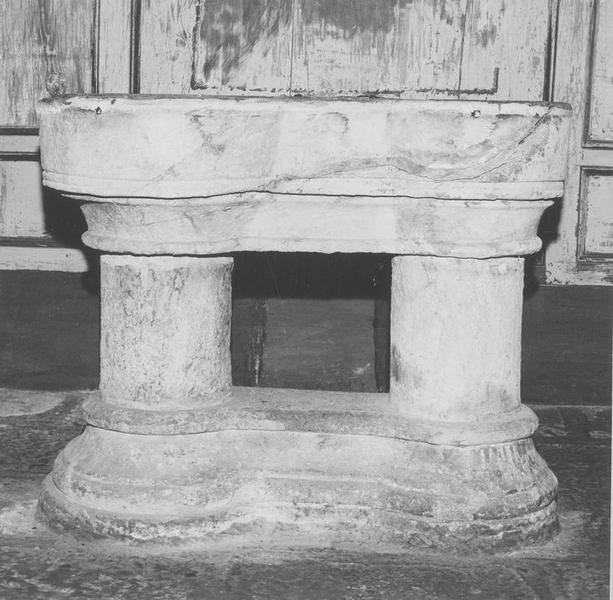 fonts baptismaux, vue générale