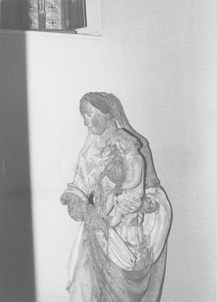 statue : Vierge à l'enfant, vue partielle