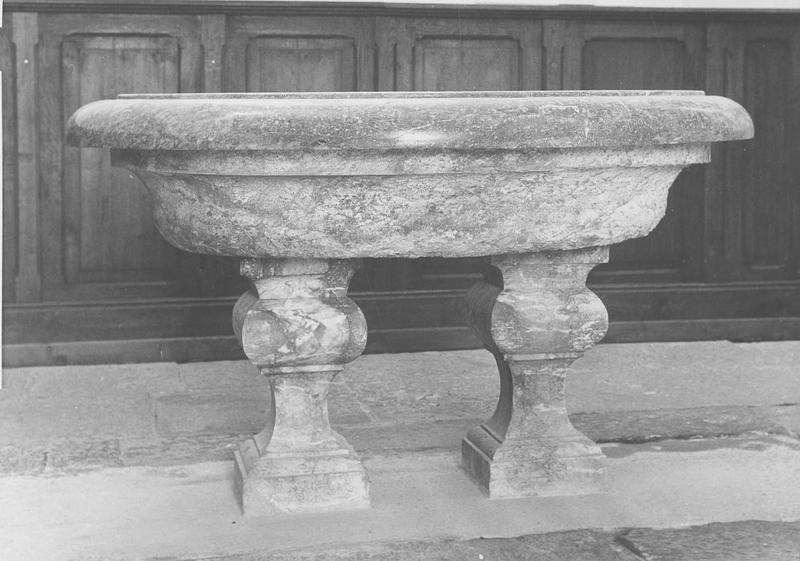 fonts baptismaux, vue générale