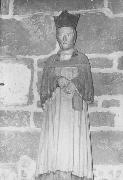 statue : saint Yves, vue générale