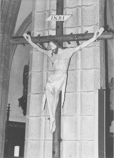 croix (crucifix) : Christ en croix, vue générale