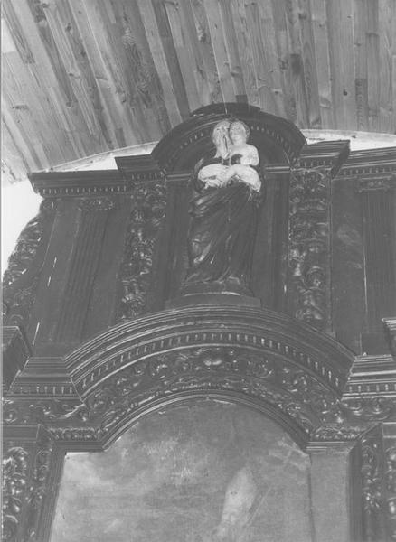 statue du retable du maître-autel : Vierge à l'enfant, vue générale - © Ministère de la Culture (France), Médiathèque du patrimoine et de la photographie (objets mobiliers), tous droits réservés