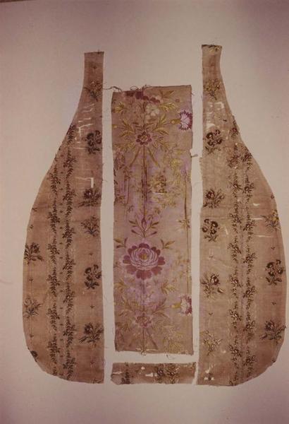 chasuble, vue partielle