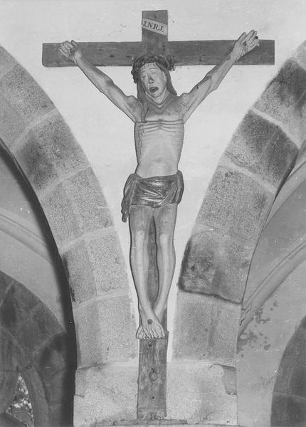 statue : Christ en croix, vue générale
