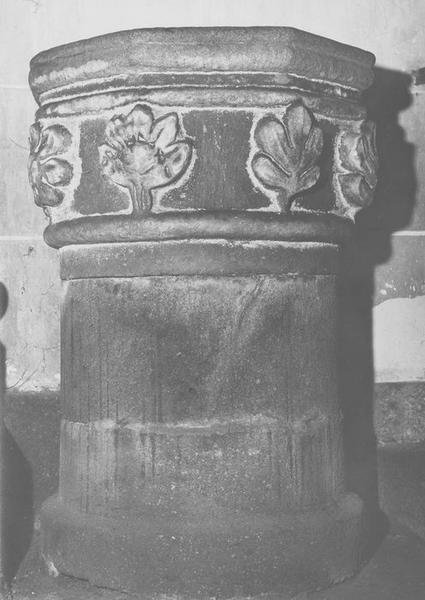 fonts baptismaux, vue générale - © Ministère de la Culture (France), Médiathèque du patrimoine et de la photographie (objets mobiliers), tous droits réservés