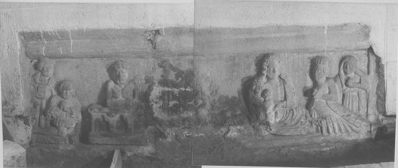 2 bas-reliefs : sainte Anne, la Vierge et l'Enfant, Marie-Madeleine et une donatrice, Christ aux liens, un moine et un donateur (le), vue générale - © Ministère de la Culture (France), Médiathèque du patrimoine et de la photographie (objets mobiliers), tous droits réservés
