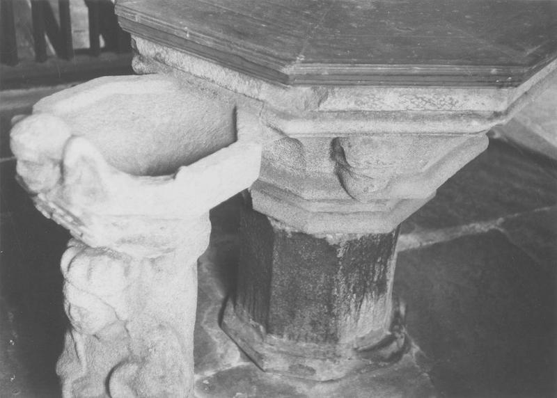 cuve baptismale, vue générale - © Ministère de la Culture (France), Médiathèque du patrimoine et de la photographie (objets mobiliers), tous droits réservés