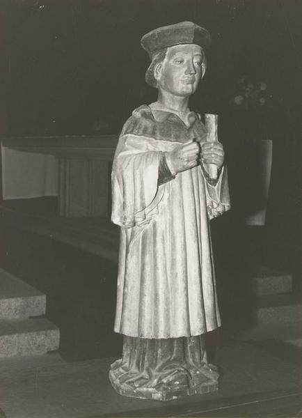 statue : saint Yves, vue générale