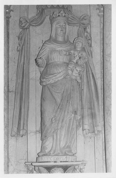 statue du retable du maître-autel : Vierge à l'enfant dite Notre-Dame-de-Délivrance, vue générale - © Ministère de la Culture (France), Médiathèque du patrimoine et de la photographie (objets mobiliers), tous droits réservés