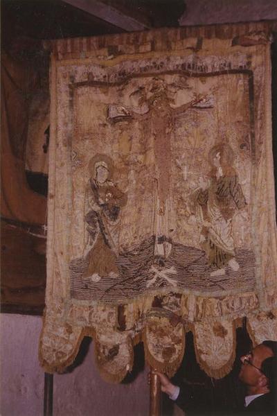 bannière de procession : crucifixion (la), vue générale