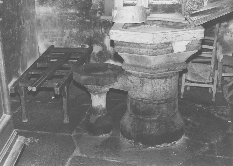 fonts baptismaux, vue générale