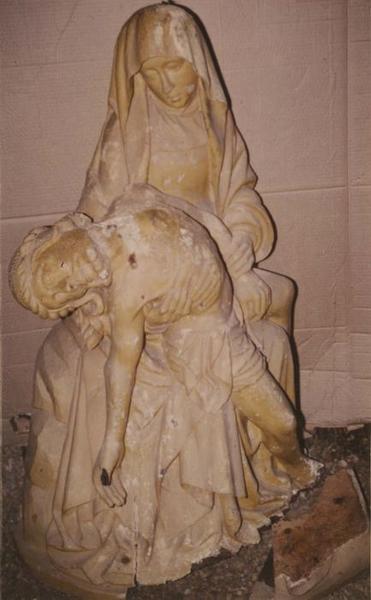 statue : Vierge de pitié, vue générale