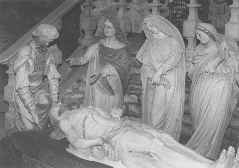 groupe sculpté : mise au tombeau (la), vue partielle - © Ministère de la Culture (France), Archives départementales des Côtes-d’Armor, Conservation des antiquités et des objets d’art – Tous droits réservés