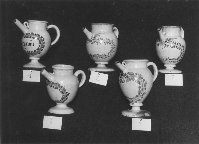 pots à pharmacie (chevrette), vue générale - © Ministère de la Culture (France), Médiathèque du patrimoine et de la photographie (objets mobiliers), tous droits réservés