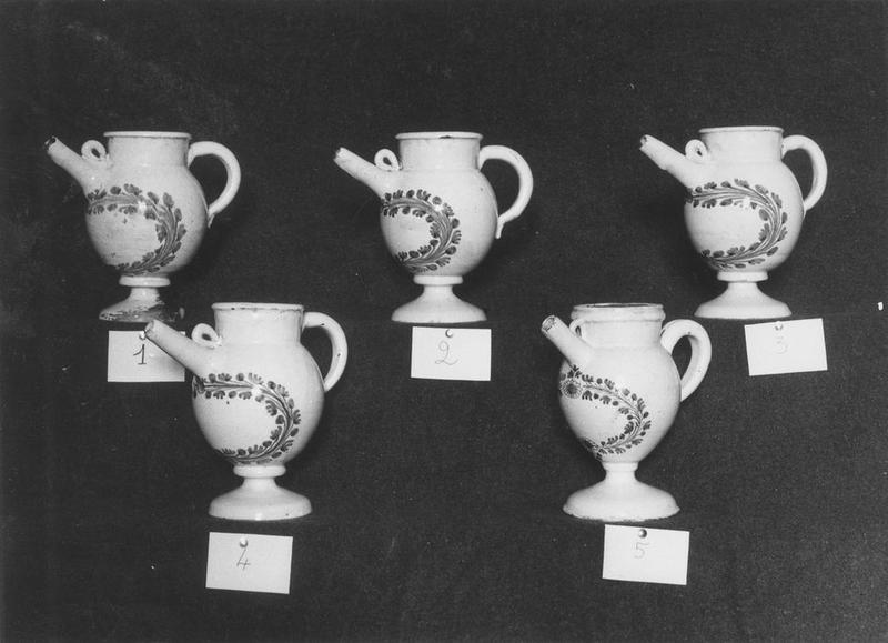 pots à pharmacie (chevrette), vue générale - © Ministère de la Culture (France), Médiathèque du patrimoine et de la photographie (objets mobiliers), tous droits réservés