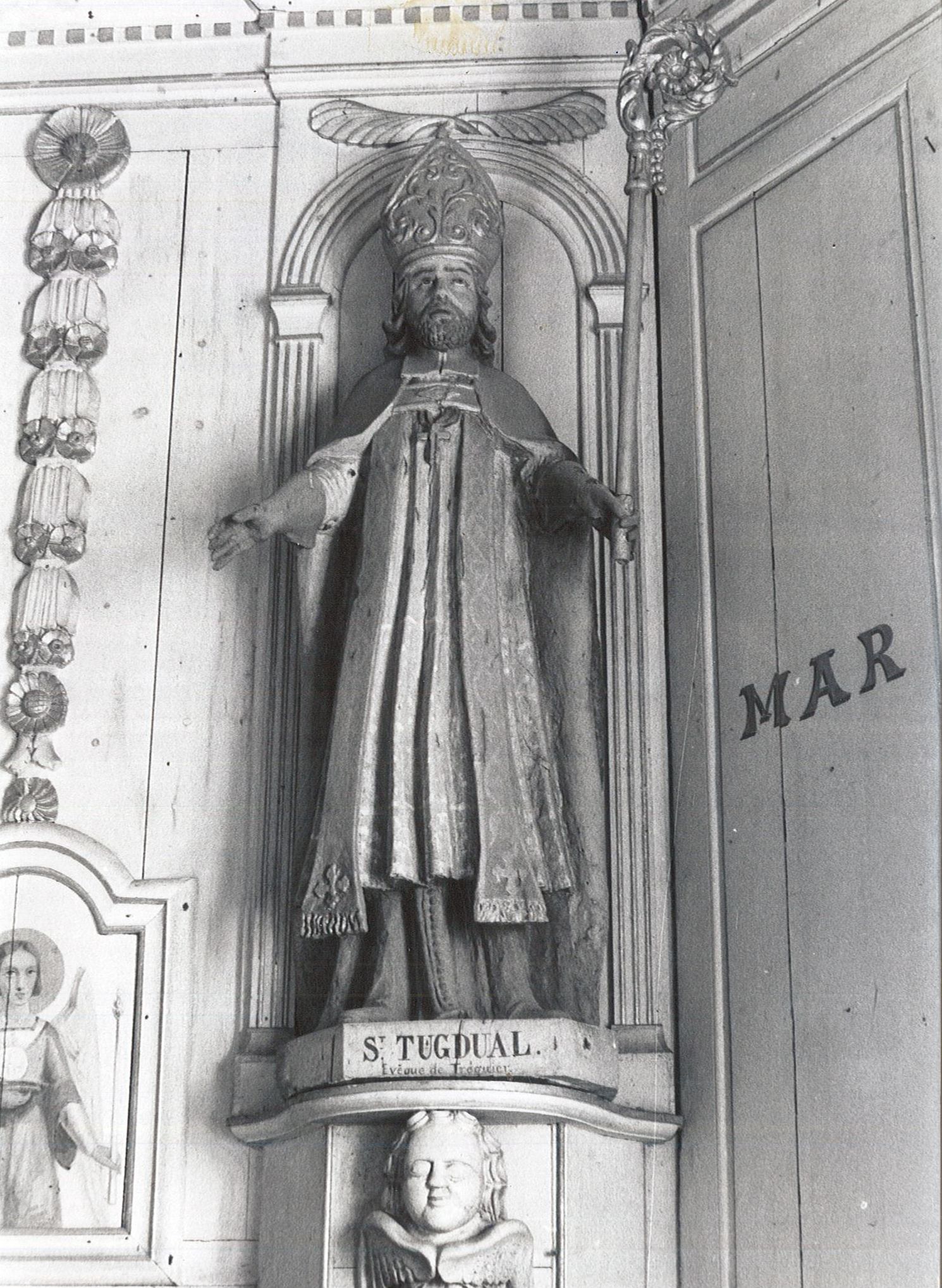 statue : Saint Tugdual, vue générale