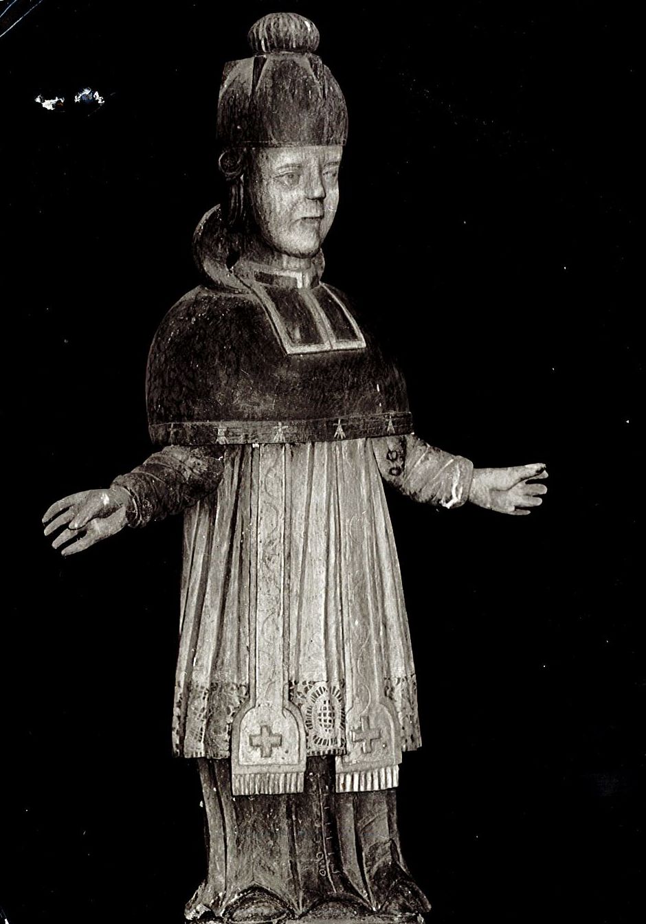 statue : Saint Yves, vue générale