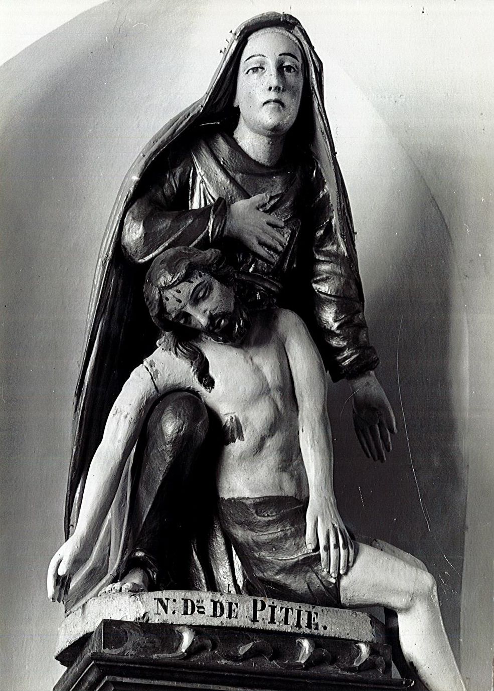 groupe sculpté : Vierge de Pitié dite Notre-Dame de Pitié, vue générale - © Ministère de la Culture (France), Médiathèque du patrimoine et de la photographie, diffusion RMN-GP