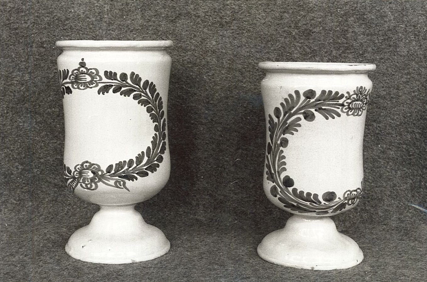 deux pots à pharmacie, vue générale - © Ministère de la Culture (France), Médiathèque du patrimoine et de la photographie, diffusion RMN-GP