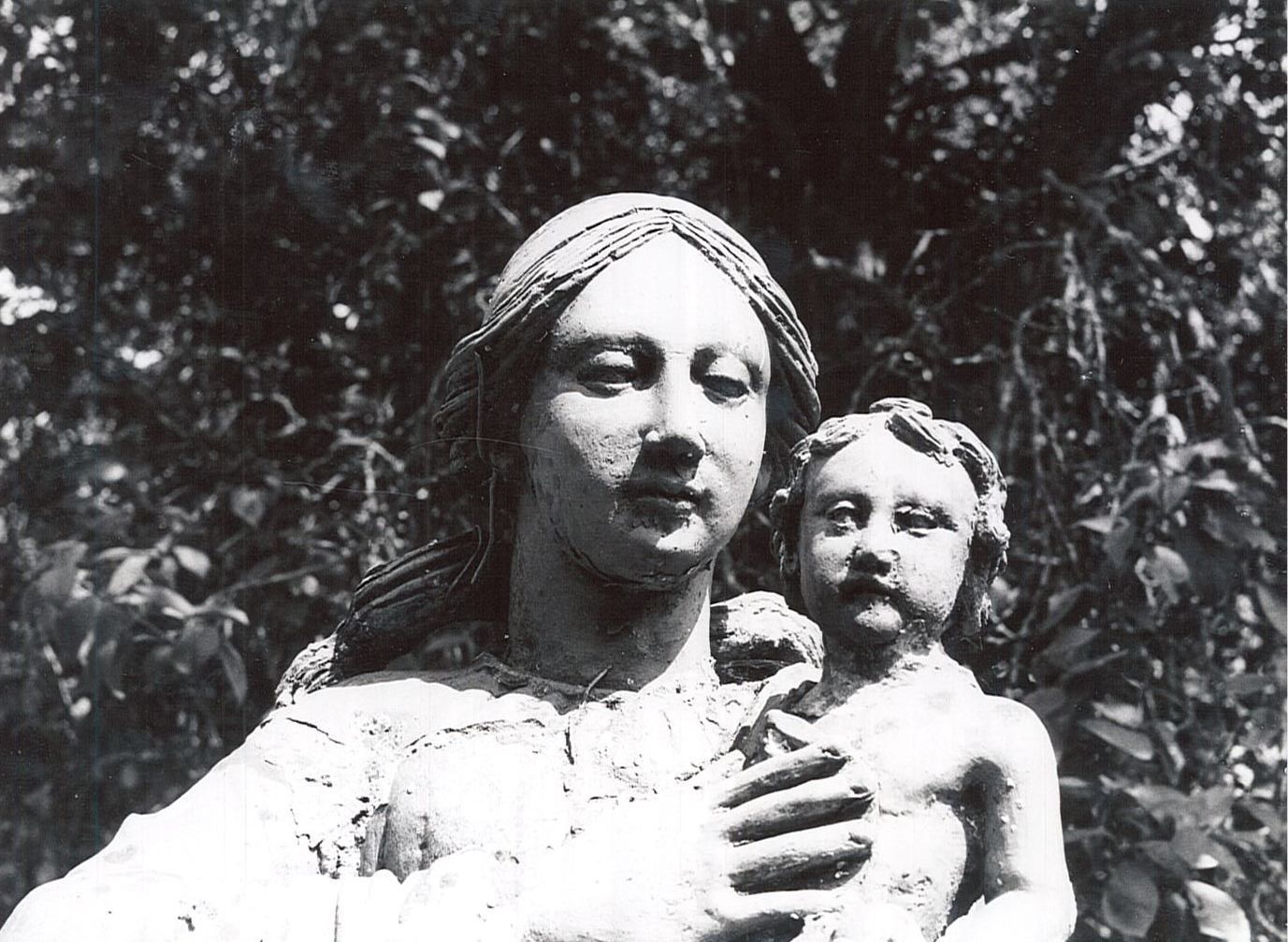 statue : Vierge à l'Enfant dite Notre-Dame des Landes, vue partielle - © Ministère de la Culture (France), Médiathèque du patrimoine et de la photographie, diffusion RMN-GP