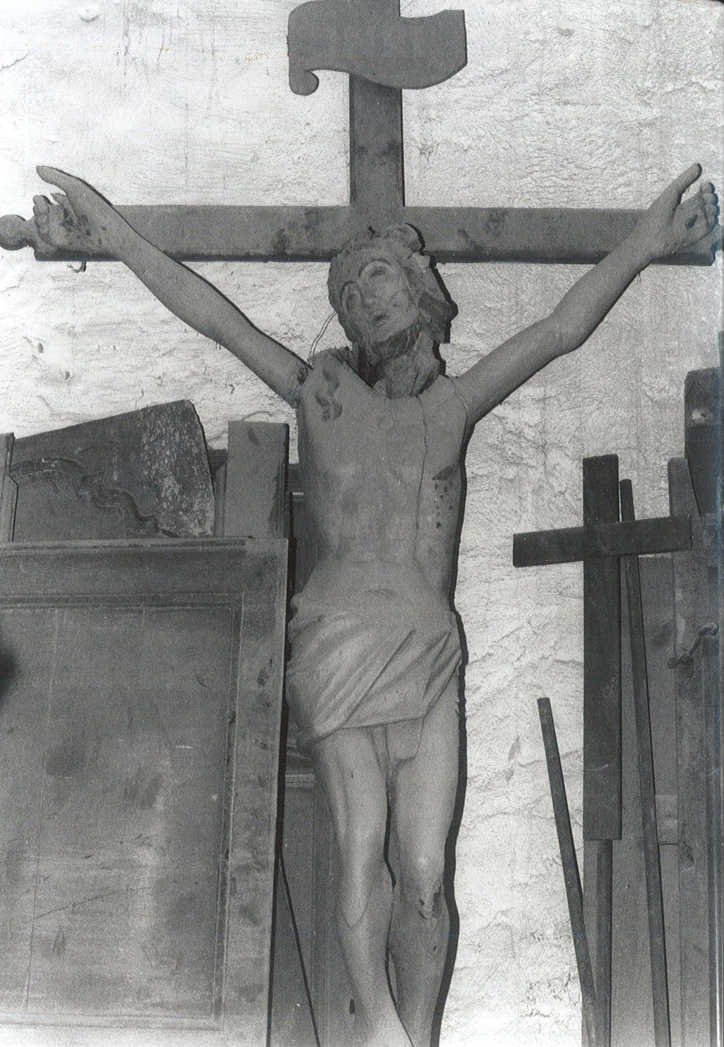 Statue : Christ en croix