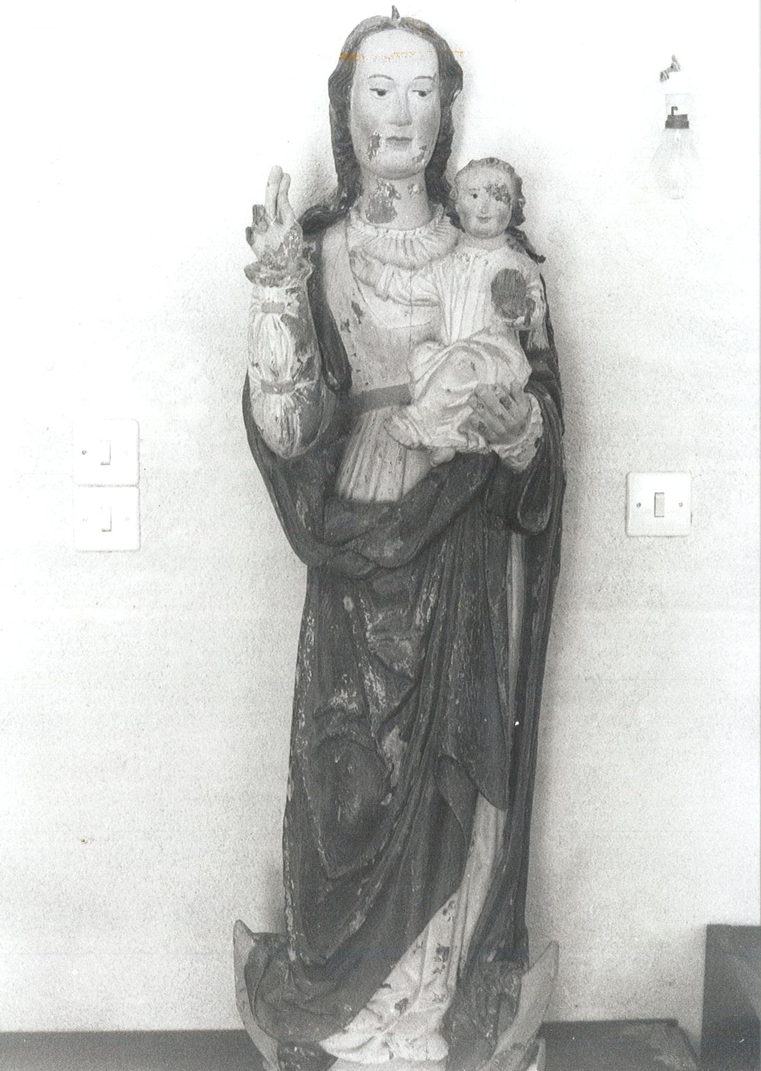 Statue : Vierge à l'Enfant