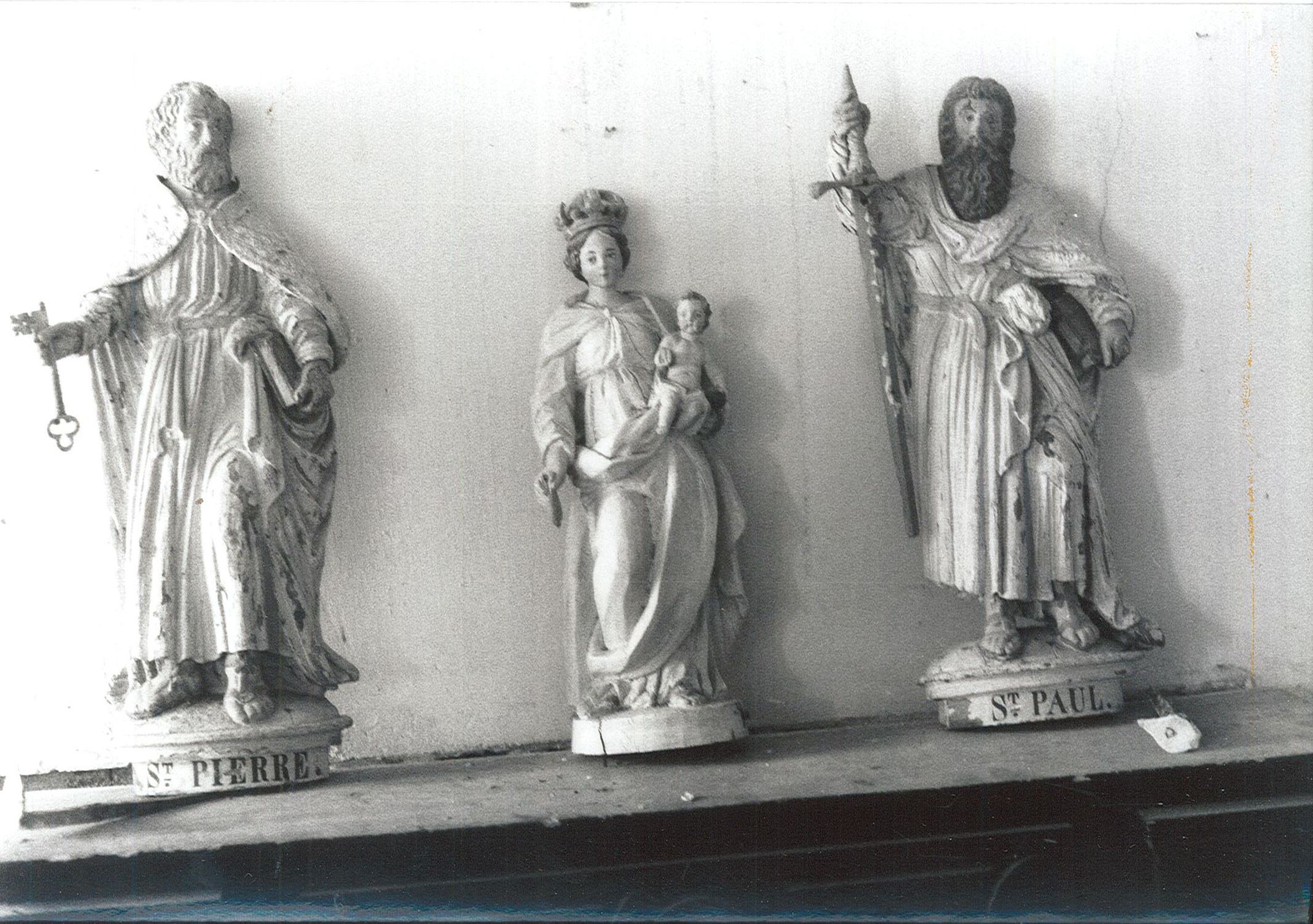 Trois statues (statuettes) : Vierge à l'Enfant, Saint Pierre et Saint Paul