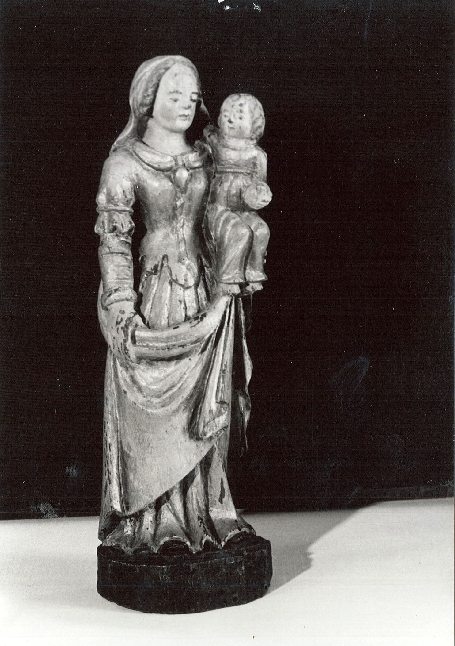 statue : Vierge à l'Enfant, vue générale