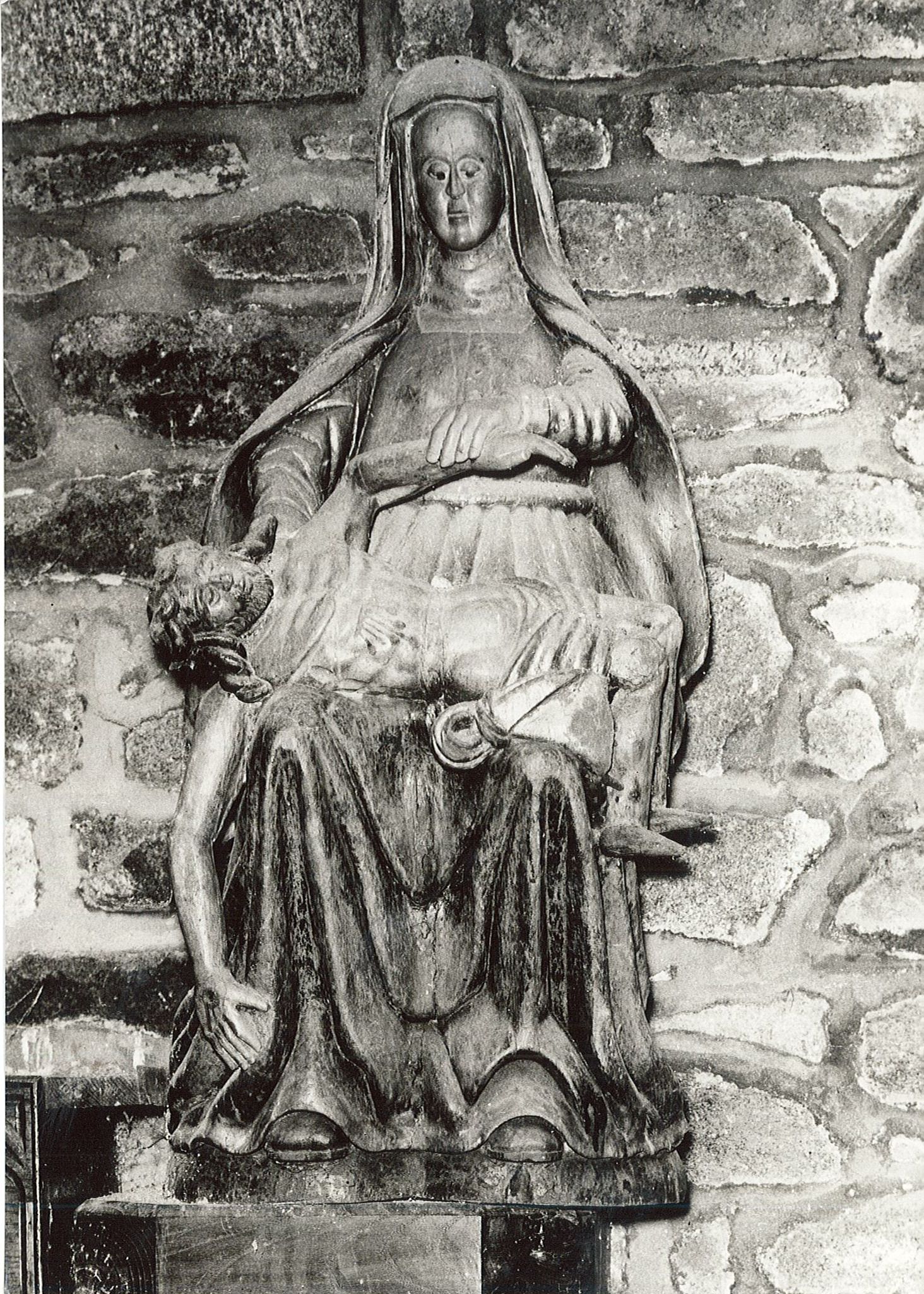 groupe sculpté : Vierge de Pitié, vue générale