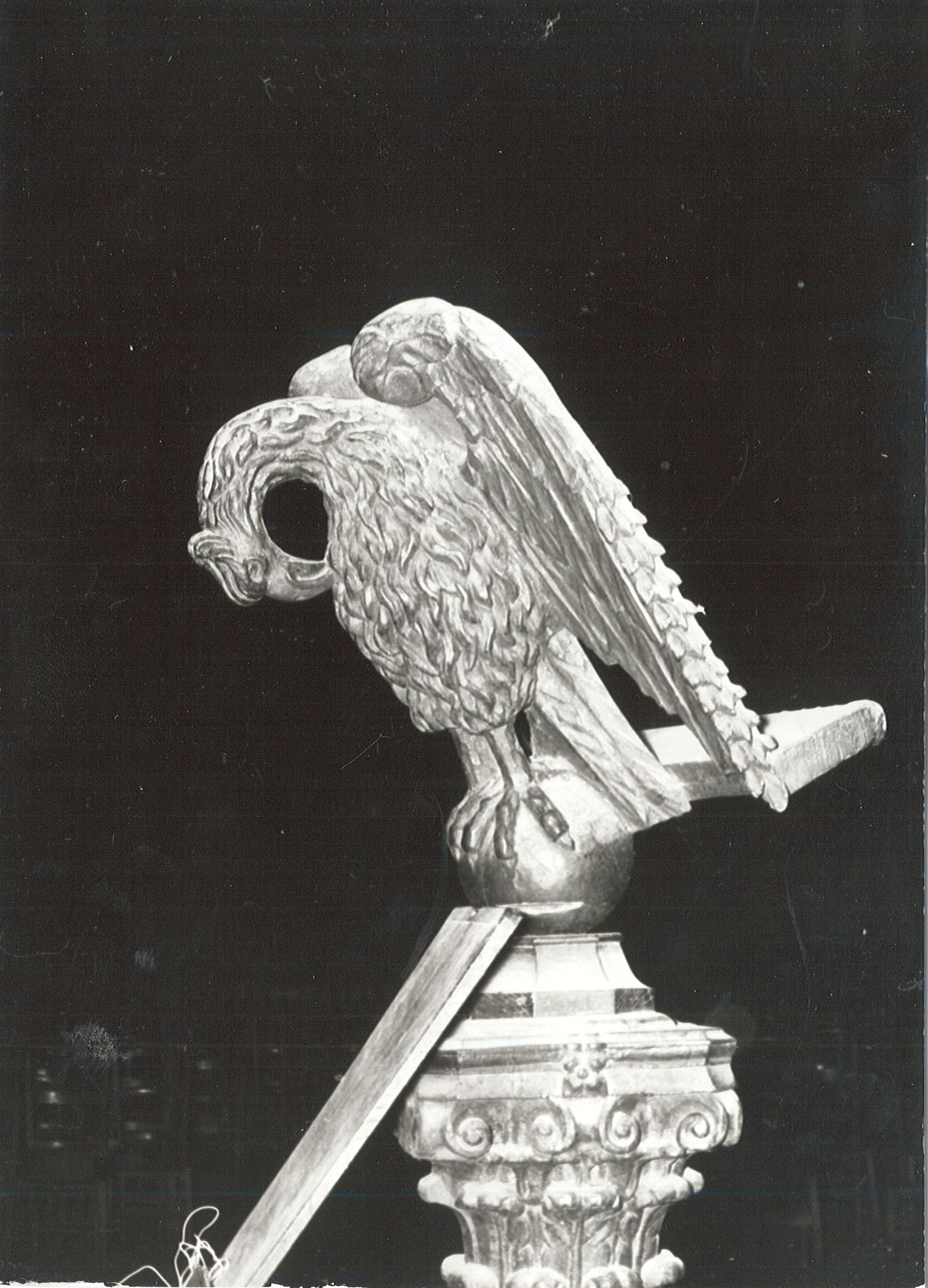 lutrin (aigle-lutrin), vue partielle - © Ministère de la Culture (France), Archives départementales des Côtes-d’Armor, Conservation des antiquités et des objets d’art – Tous droits réservés