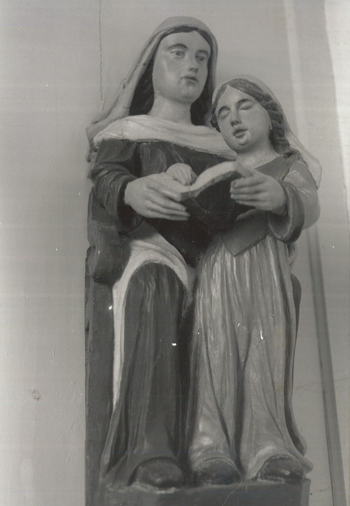 groupe sculpté : Education de la Vierge, vue générale