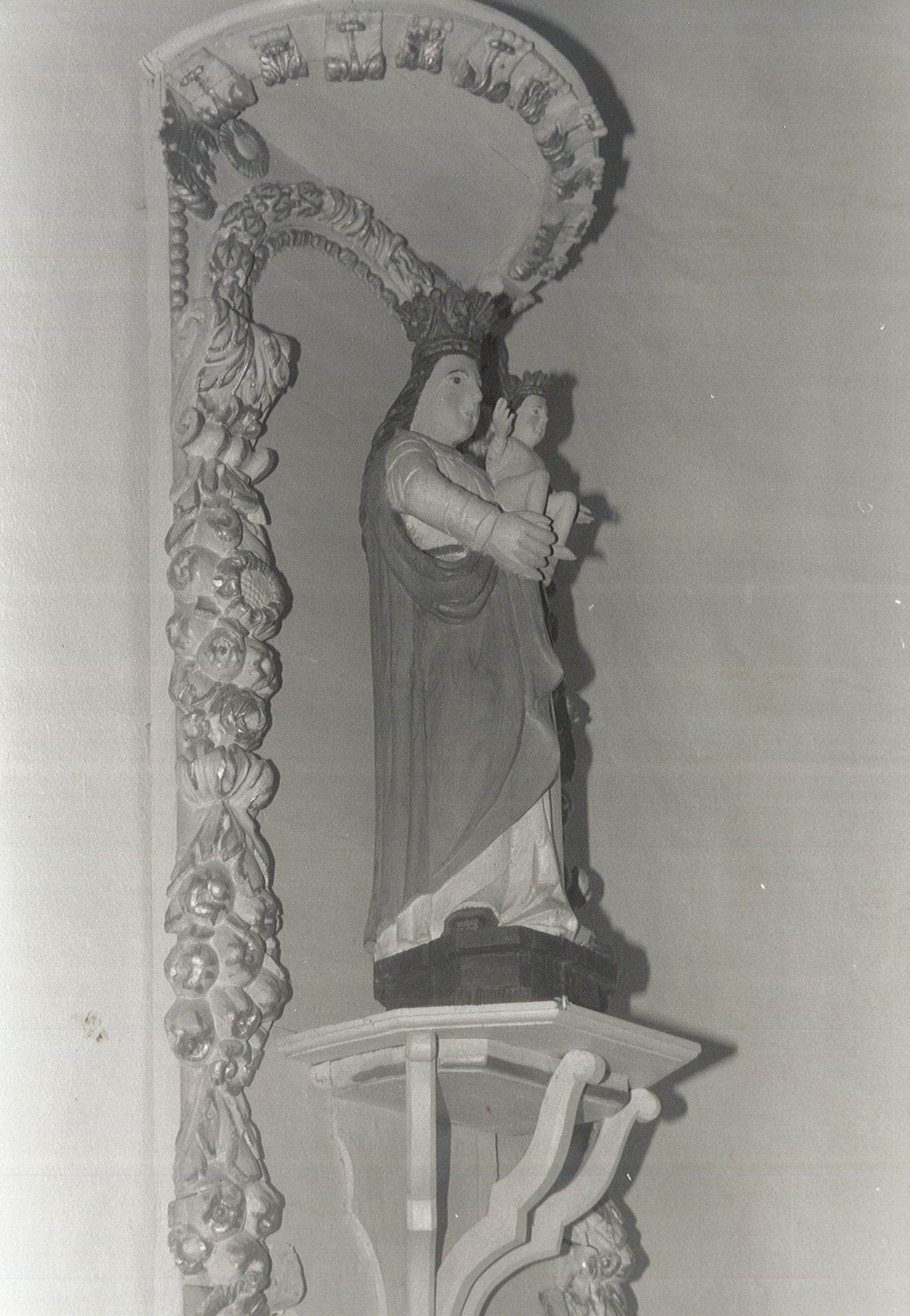 statue et son dais : Vierge à l'Enfant, vue générale - © Ministère de la Culture (France), Médiathèque du patrimoine et de la photographie, diffusion RMN-GP