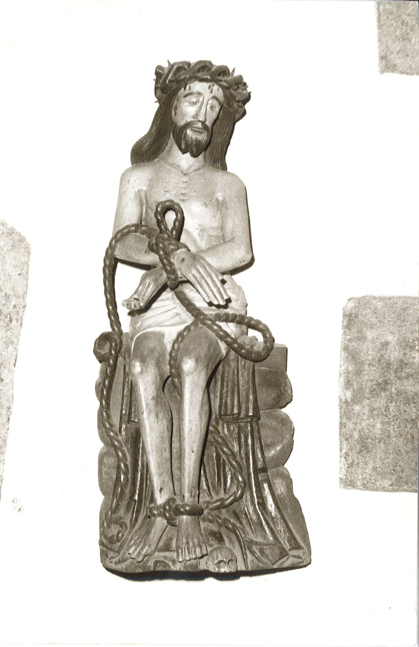 statue : Christ de Pitié, vue générale