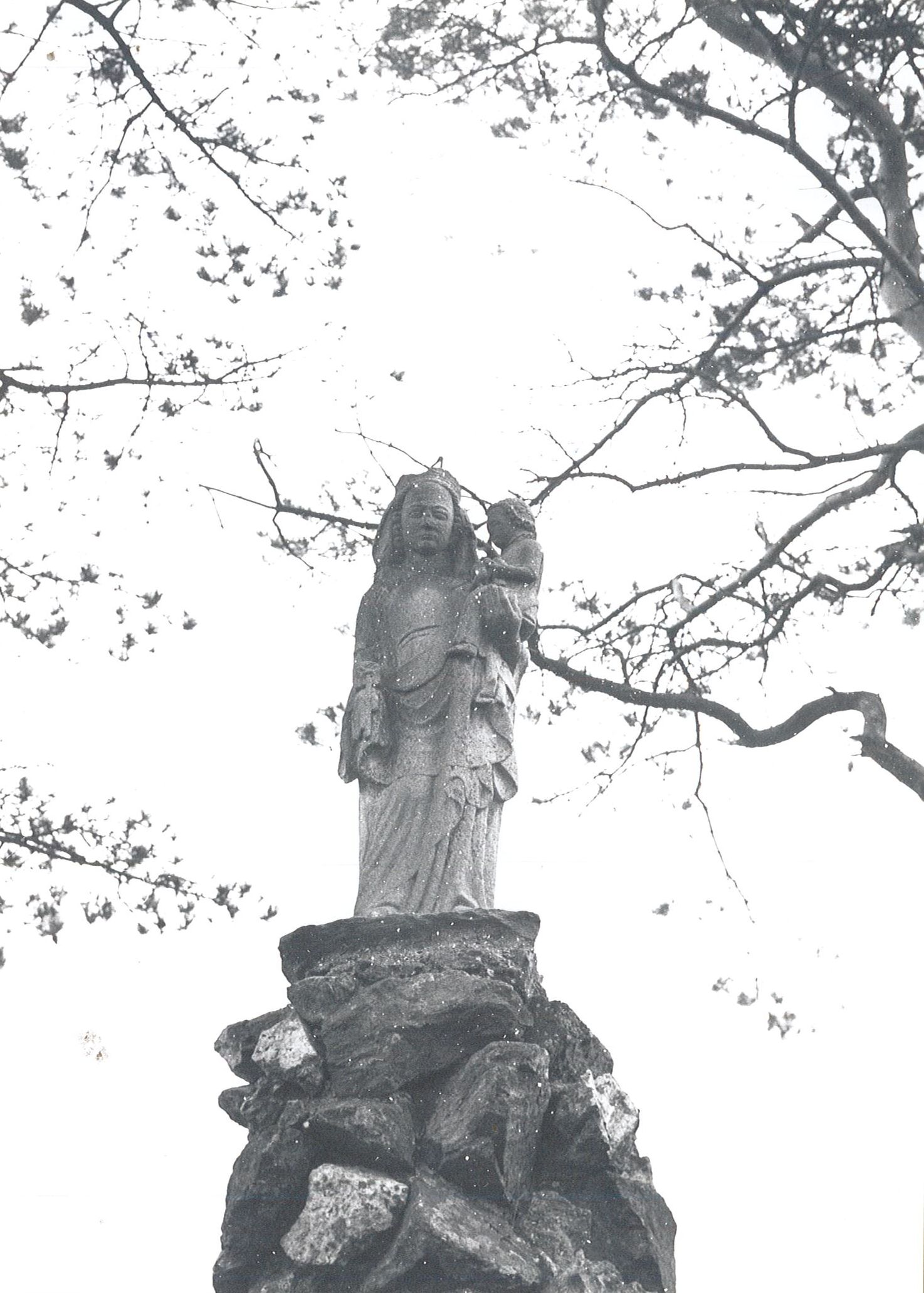 statue : Vierge à l'Enfant, vue générale